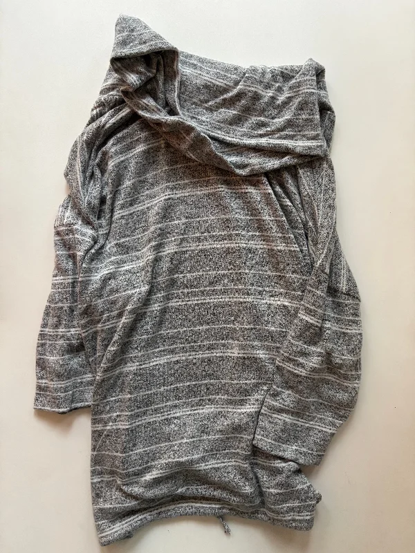 Top Long Sleeve By Green Envelope In Grey, Size: 1x Tailored